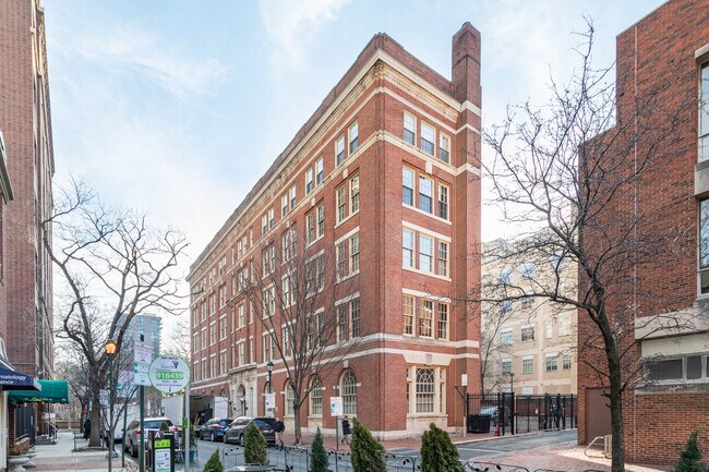 700 Locust St in Philadelphia, PA - Building Photo - Building Photo