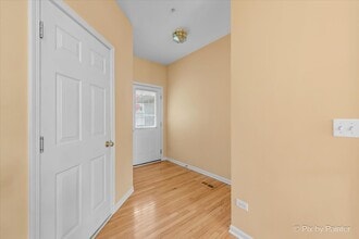 5473 McDonough Rd in Hoffman Estates, IL - Building Photo - Building Photo