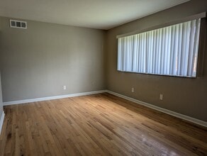 Beautiful, Fully Renovated 2 Bedroom in No... in St. Louis, MO - Building Photo - Building Photo