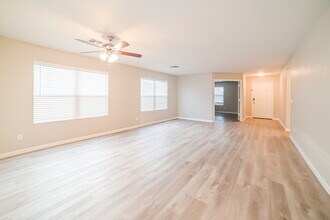 7929 W Caron Dr in Peoria, AZ - Foto de edificio - Building Photo