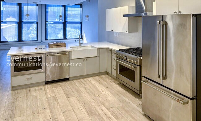 property at 21 E 6th St