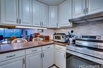 521 Hahaione St in Honolulu, HI - Building Photo - Building Photo