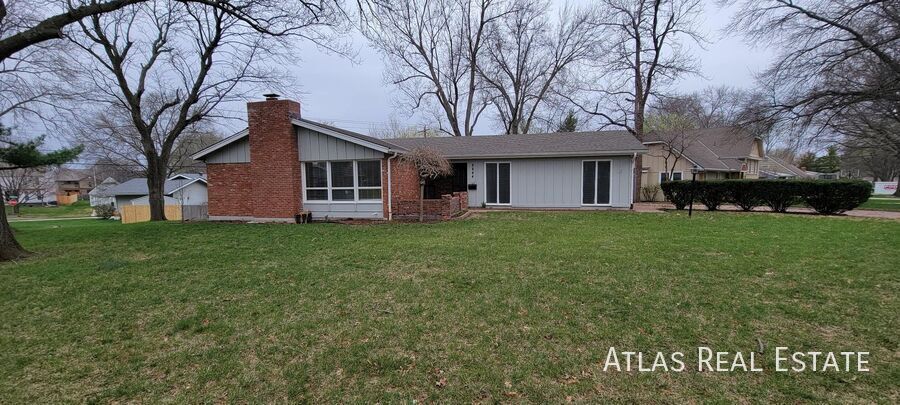 8844 Horton St in Overland Park, KS - Building Photo