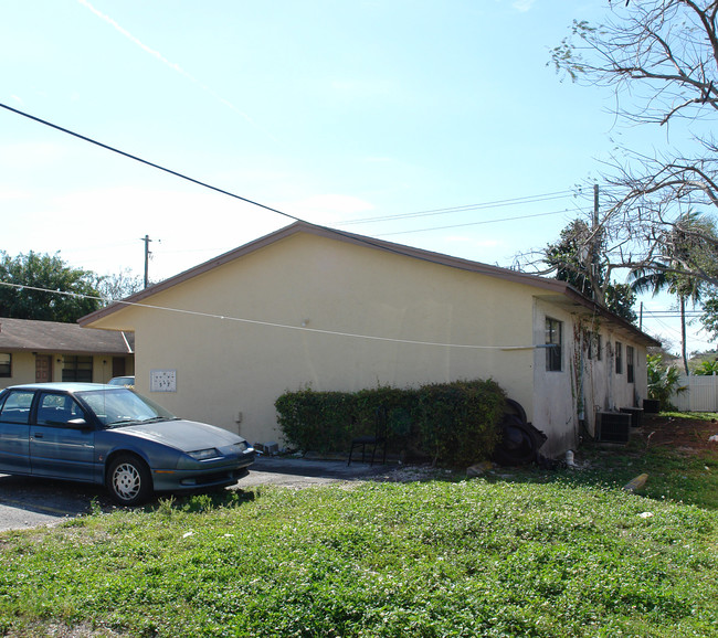 2504-2508 Johnson St in Hollywood, FL - Building Photo - Building Photo