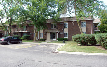 Millcreek Condominium in Buffalo Grove, IL - Building Photo - Building Photo