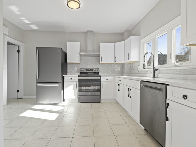 42 William St, Unit 1 in Medford, MA - Building Photo - Building Photo