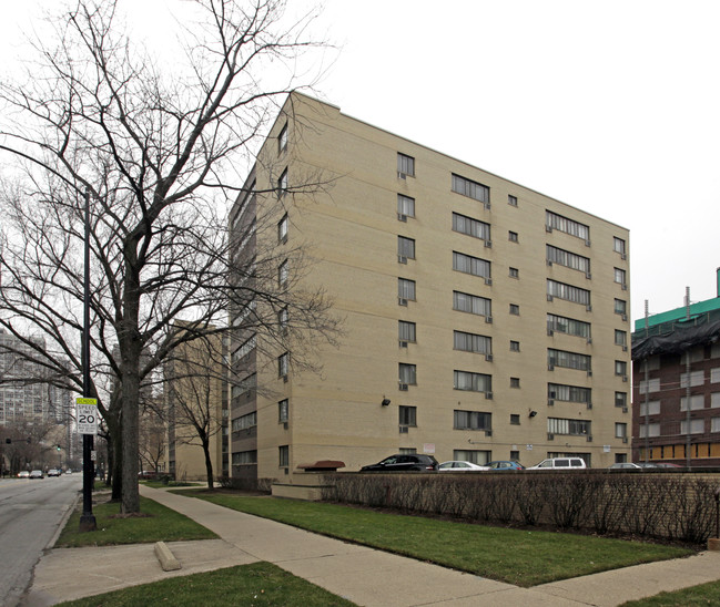 6300 N Sheridan Rd in Chicago, IL - Building Photo - Building Photo