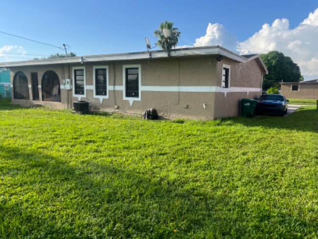 3241 NW 154th Terrace in Opa Locka, FL - Building Photo - Building Photo