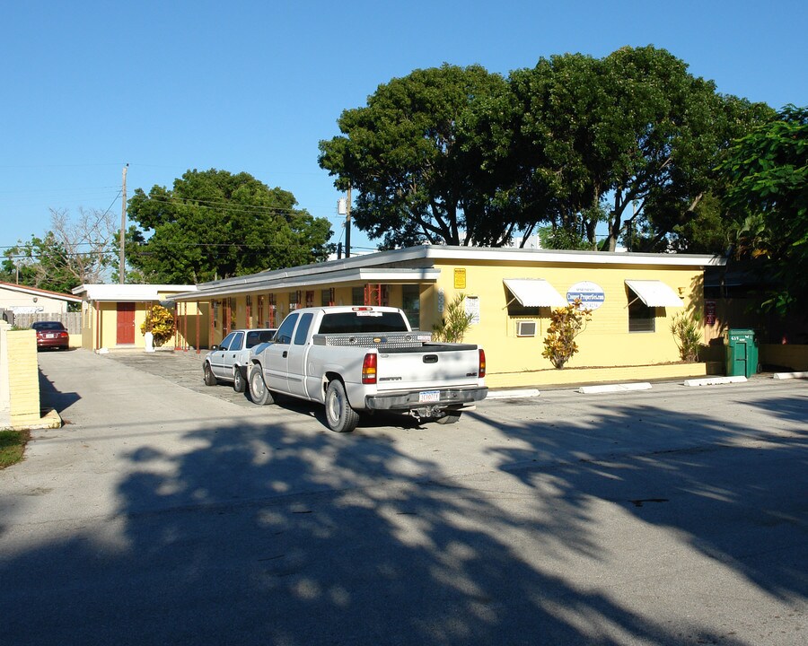 639 NE 4th Ave in Fort Lauderdale, FL - Building Photo