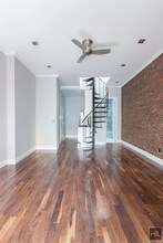 East 75th Street, Unit 5A in New York, NY - Foto de edificio - Building Photo