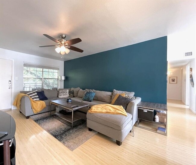 300 Crockett St in Austin, TX - Building Photo - Building Photo