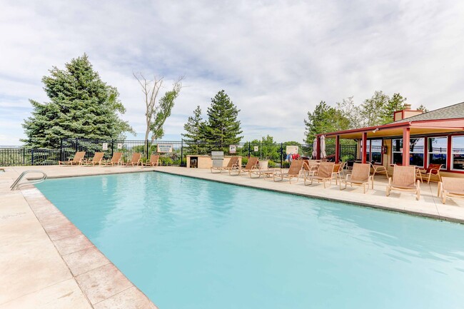 Americana Lakewood Apartments in Lakewood, CO - Foto de edificio - Building Photo