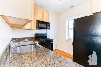 1212 W Waveland Ave in Chicago, IL - Building Photo - Building Photo