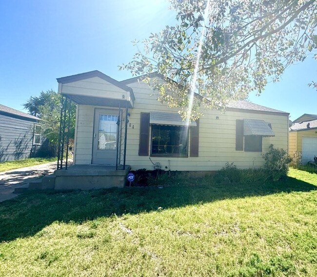 property at 1911 S Roosevelt St