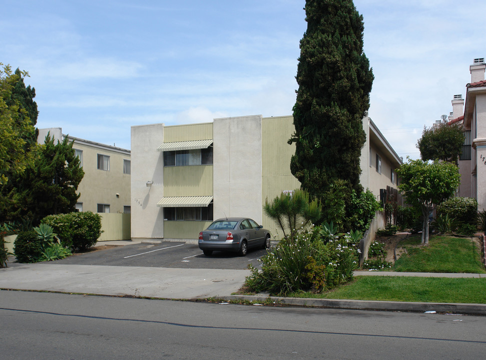 1754 Diamond St in San Diego, CA - Building Photo