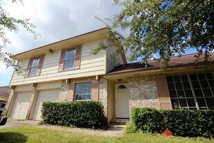 4904 Ripple Creek Dr in Baytown, TX - Building Photo