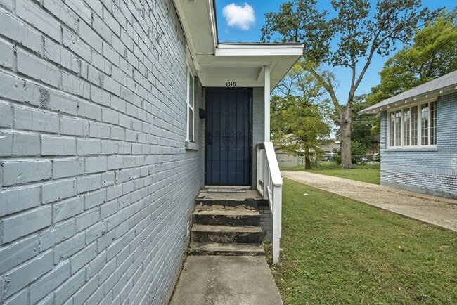 property at 1318-1320 S Summit St