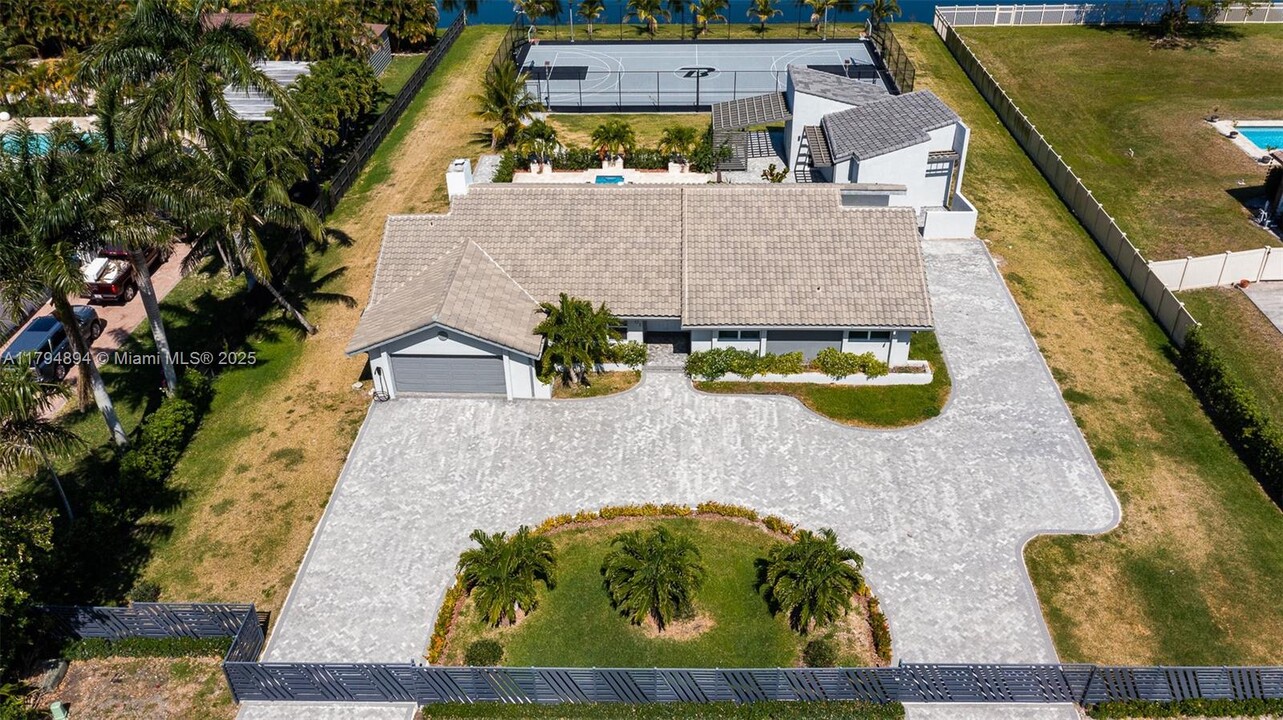 3401 SW 141st Ave in Miramar, FL - Building Photo