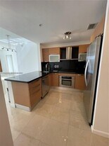 10 Aragon Ave in Coral Gables, FL - Building Photo