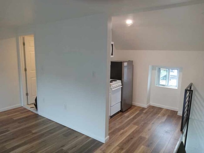 5915 Bristol Emilie Rd in Levittown, PA - Building Photo - Building Photo