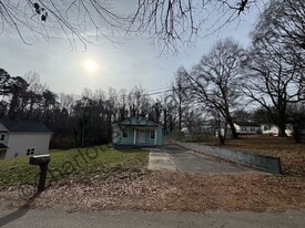 701 Hillsdale Dr in Cherryville, NC - Building Photo