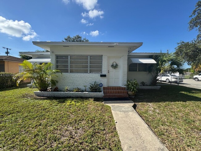 1100 NW 71st St in Miami, FL - Building Photo - Building Photo