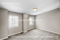 946 Bennett Pl photo'