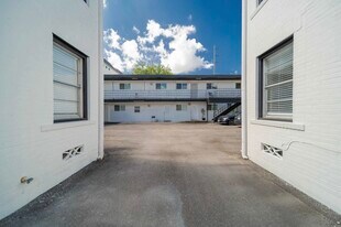 1851 W Main St in Houston, TX - Building Photo