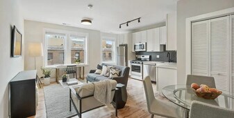 648 W Wrightwood Ave, Unit 409 in Chicago, IL - Building Photo