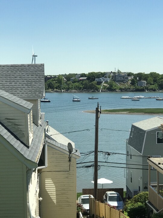 14 Hillside Rd, Unit 2 in Hull, MA - Building Photo