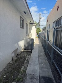 1629 SW 10th St in Miami, FL - Building Photo - Building Photo