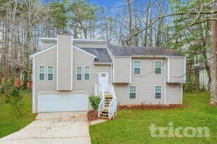 4088 Valley Brook Rd in Snellville, GA - Building Photo