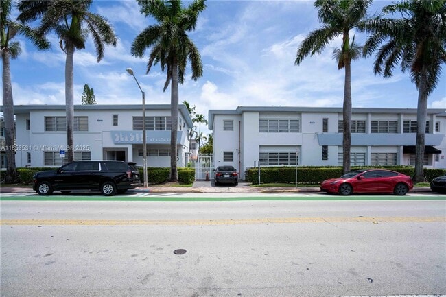8315 Byron Ave in Miami Beach, FL - Building Photo - Building Photo