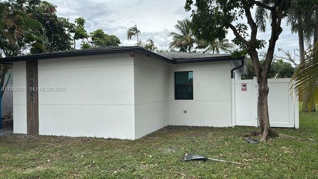 2227 Roosevelt St in Hollywood, FL - Building Photo - Building Photo