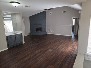 6303 Gladewell Dr in Houston, TX - Building Photo - Building Photo