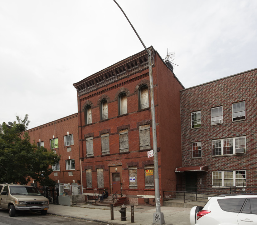27 Granite St in Brooklyn, NY - Foto de edificio