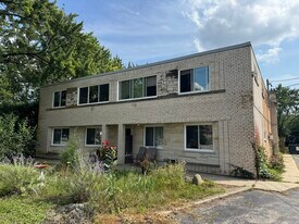 29W522 Batavia Rd in Warrenville, IL - Building Photo