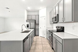 1950 Birnham Wood Bnd in Kissimmee, FL - Building Photo - Building Photo