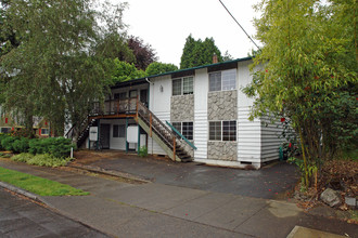 1615 SE Taylor St in Portland, OR - Building Photo - Building Photo