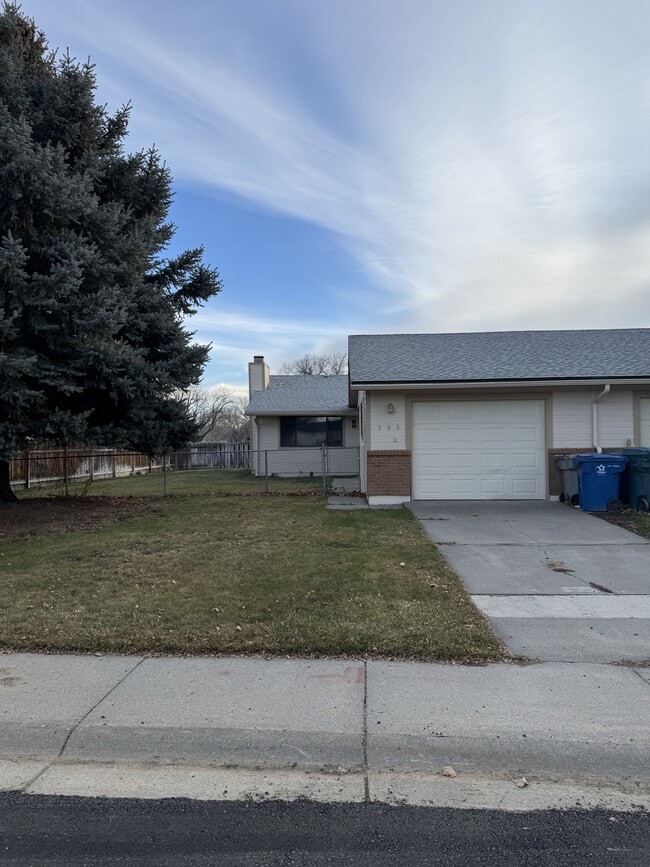 995 Terrell Dr in Mountain Home, ID - Building Photo - Building Photo