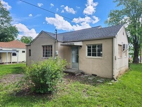 1825 Kenwood Rd in Kingsport, TN - Building Photo - Building Photo