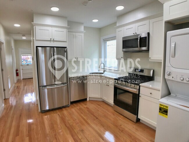 327 Highland Ave in Somerville, MA - Foto de edificio - Building Photo