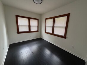 1112 Vine St in West Des Moines, IA - Building Photo - Building Photo