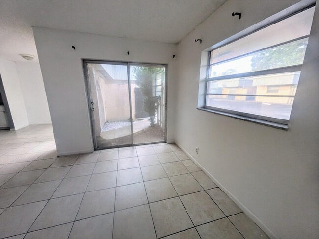 1336 Gateway Dr in Lantana, FL - Building Photo - Building Photo