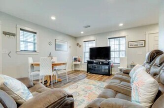 1326 53rd St in Galveston, TX - Foto de edificio - Building Photo