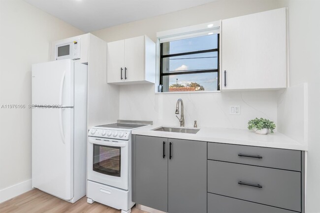 8421 SW 27th Terrace