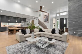 4811 Timberline Dr in Austin, TX - Foto de edificio - Building Photo