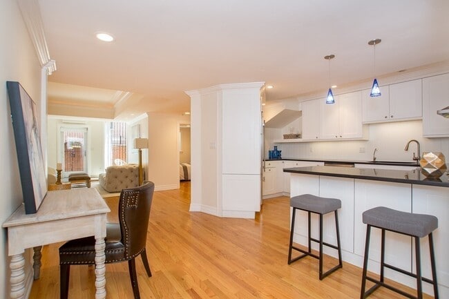 388 Marlborough St, Unit 9 in Boston, MA - Building Photo - Building Photo