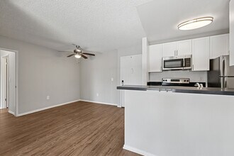 The Gallery at Playa Pacifica in Hermosa Beach, CA - Foto de edificio - Building Photo