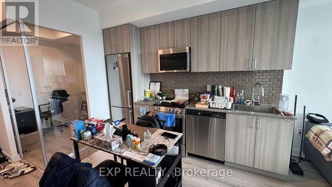 1005 Dundas St E in Oakville, ON - Building Photo - Building Photo